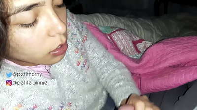 Kuring ngelek sakabeh susu ngumpul salaki kuring - Némbongkeun létah jeung mani.